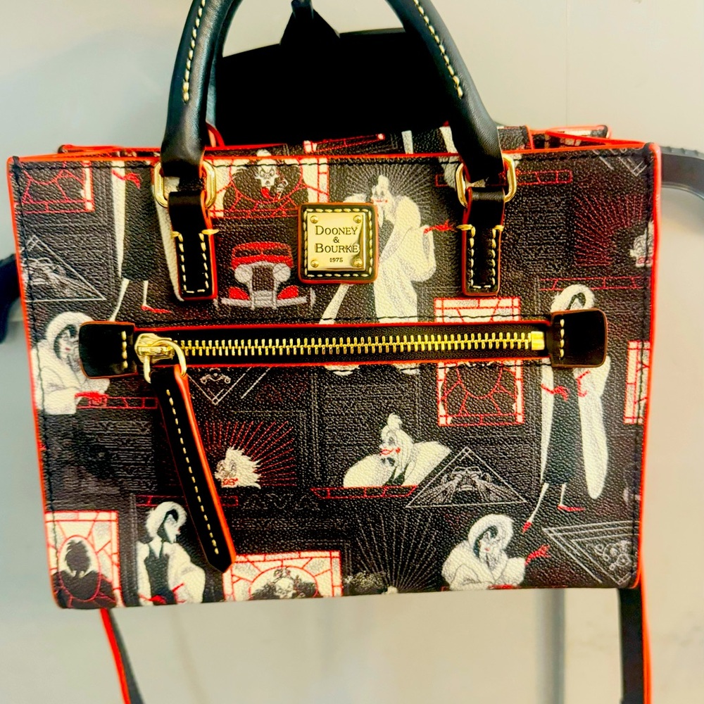 Cruella Zip Crossbody Bag               Dooney and Bourke